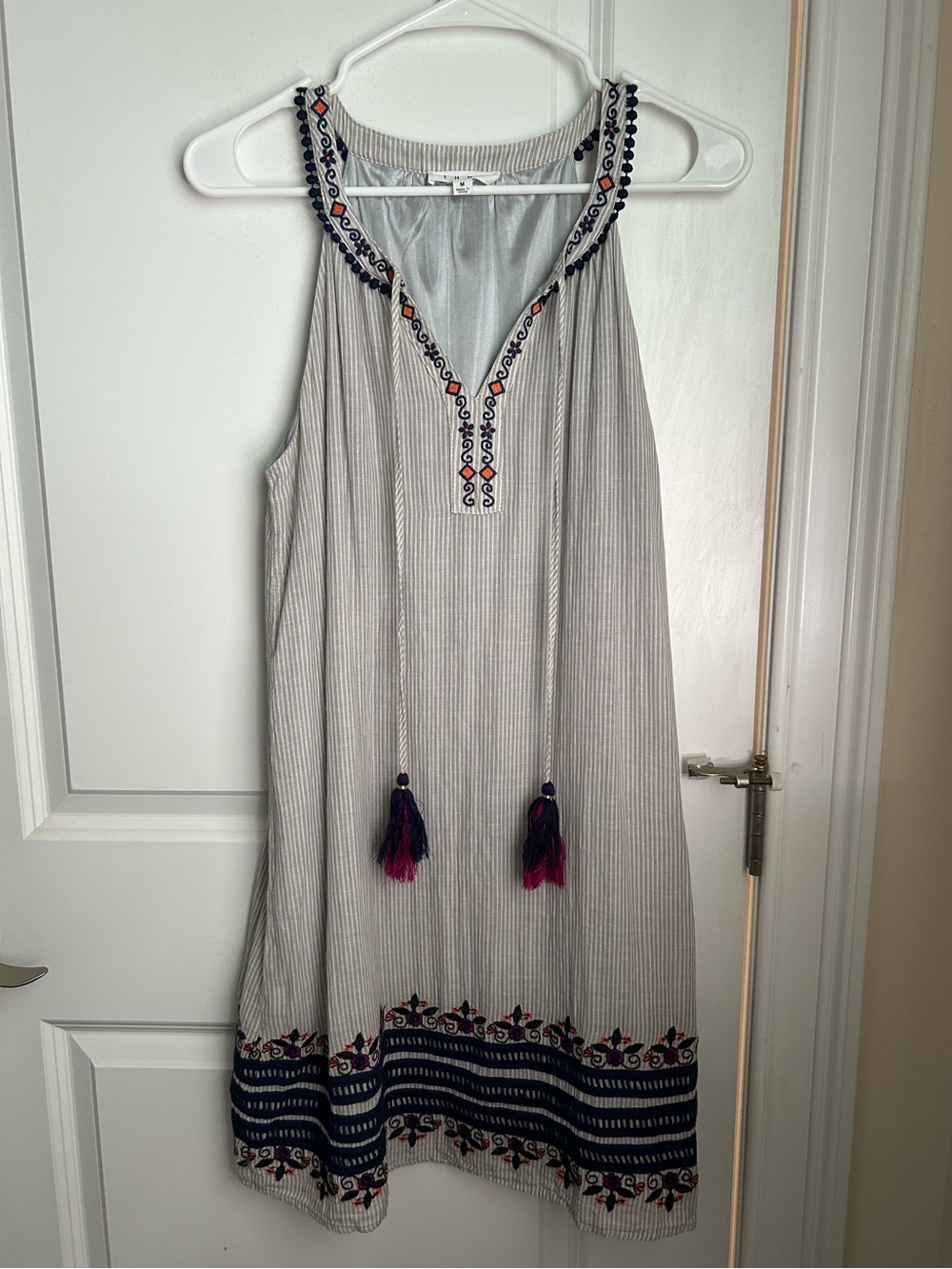 Embroidered Tassel Neck Striped Sleeveless Dress - Navy & magenta Accents